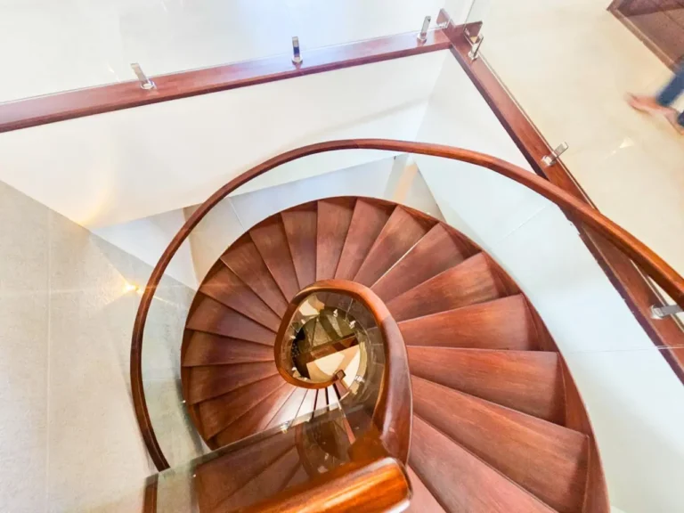 What Are the Latest Trends in Staircase Handrail Designs?